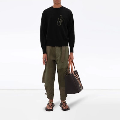 JW Anderson Sweater Wol Hitam Bermotif Crewneck Pullover. KT0045YN0008-999 Lookbook JW Anderson Sweater Wol Hitam Bermotif Crewneck Pullover. KT0045YN0008-999