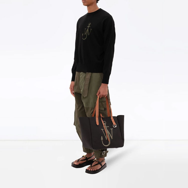 Purchase JW Anderson Sweater Wol Hitam Bermotif Crewneck Pullover. KT0045YN0008-999