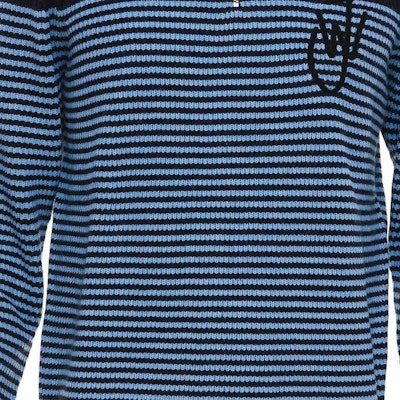 JW Anderson Suéter Tejido Azul a Rayas con Media Cremallera y Cuello Alto. KW0615YN0008-887 Sizing JW Anderson Suéter Tejido Azul a Rayas con Media Cremallera y Cuello Alto. KW0615YN0008-887