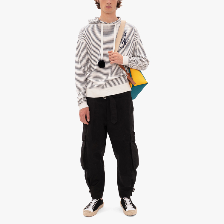 Lookbook JW Anderson Pom Pom Hoodie Berjalur Kelabu Putih Pullover. KT0011YN0128-002