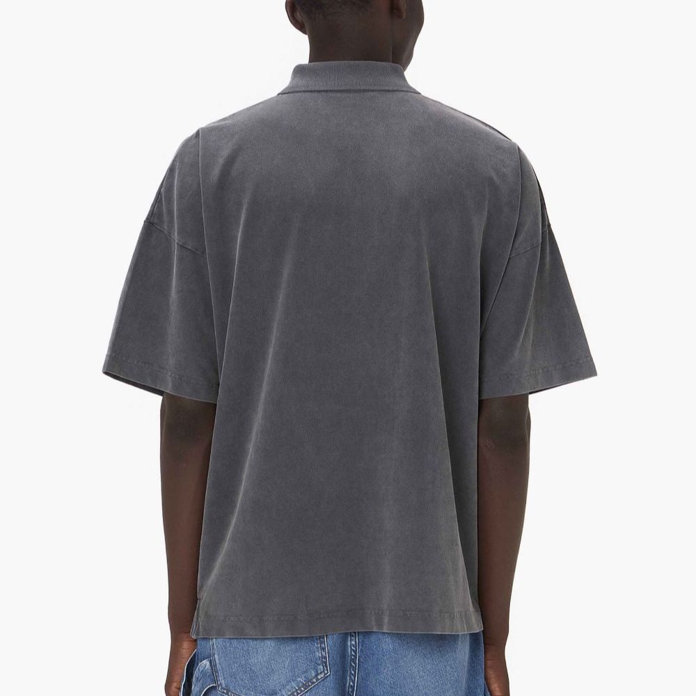 Shop JW Anderson Polo Casual de Manga Corta Color Sólido en Negro Carbón JO0196-PG0960-599