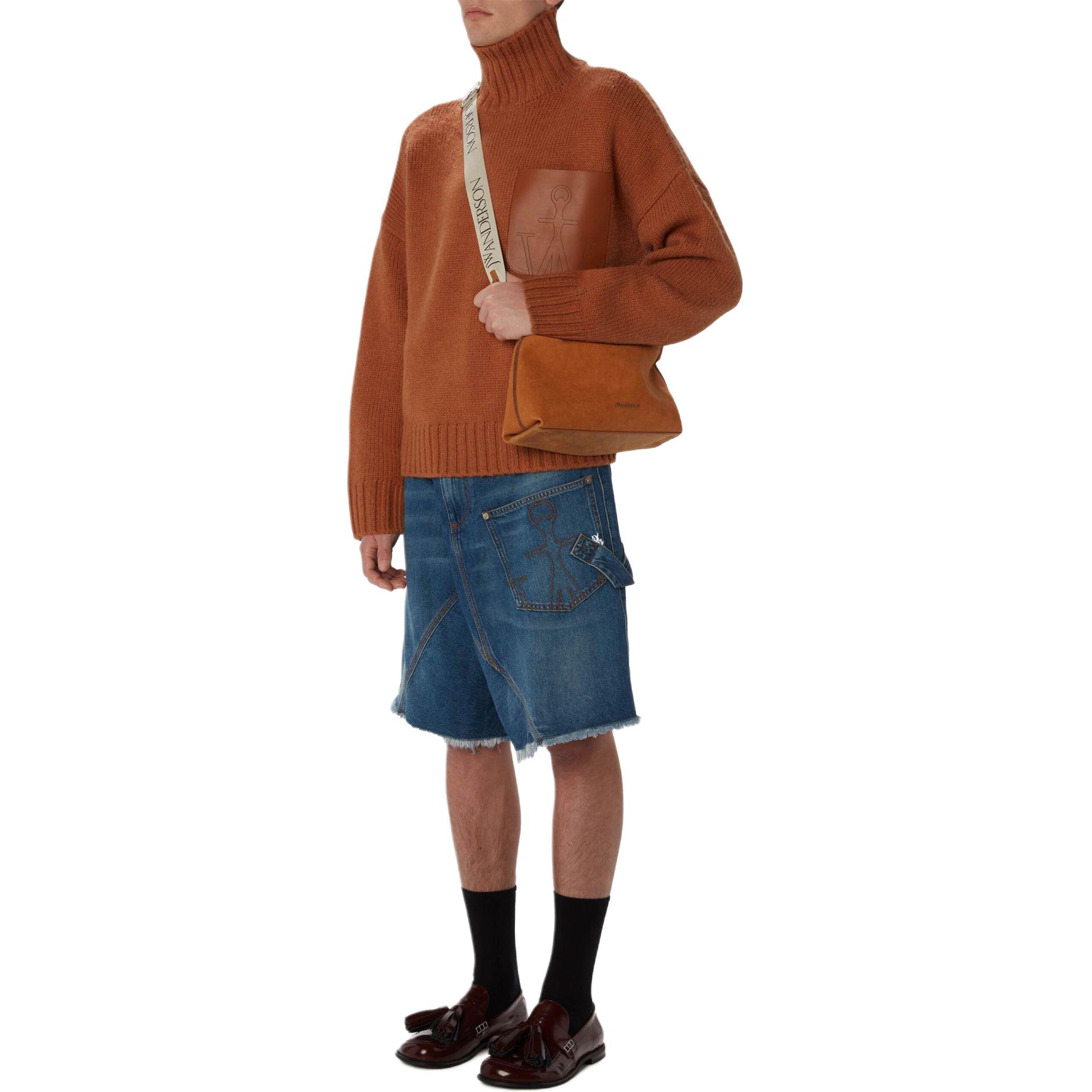 Lookbook JW Anderson SS24 Caramel Brown Turtleneck Knit Sweater Lengan Panjang KW1234YN0367619-BROWN