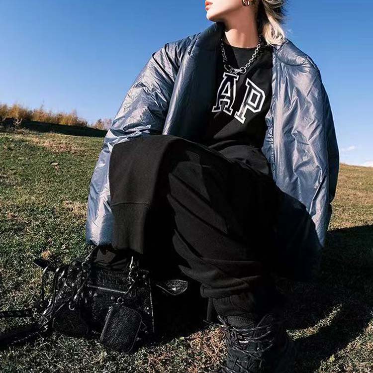 Purchase Chaqueta Corta Azul Kanye YEEZY x Gap x Balenciaga Crewneck. YEEZY471312-blue