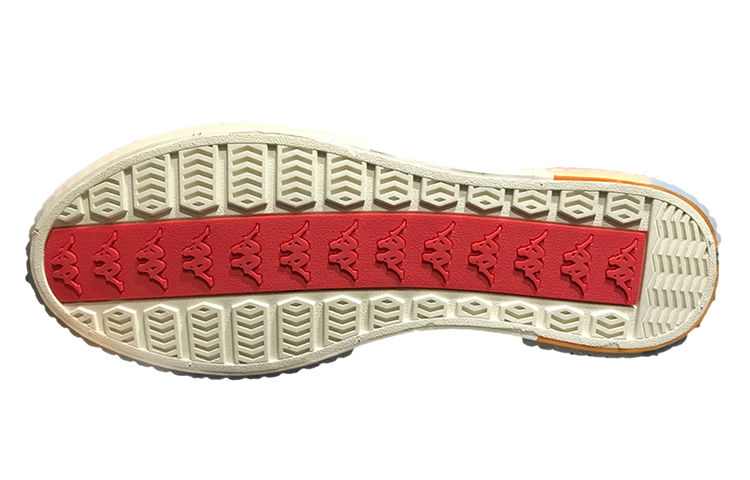 Shop Kappa蜡笔小新联名高帮篮球鞋‘淡蓝色’ KPCTFVS84-950