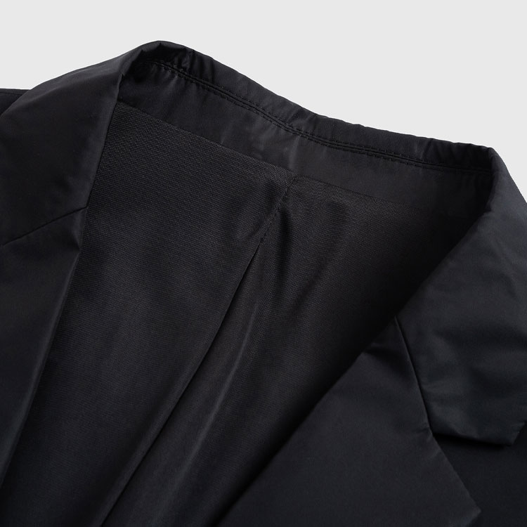 Shop KARL LAGERFELD 黑色單排扣西裝外套附經典圖案設計 1K1B10104163