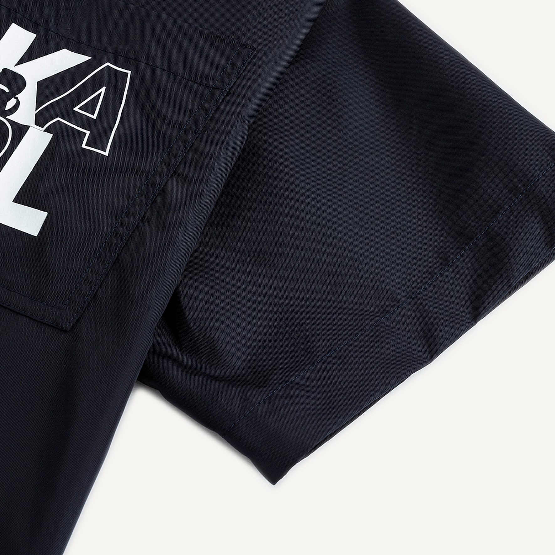 Sizing 卡尔拉格斐黑色短袖夹克带徽标字母图案 1K1D10101008