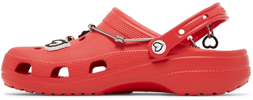 Karol G x Crocs Classic Clog 'Metal Hearts' - Selipar Karol G x Crocs 'Metal Hearts' 207998-8C1 Lookbook Karol G x Crocs Classic Clog 'Metal Hearts' - Selipar Karol G x Crocs 'Metal Hearts' 207998-8C1