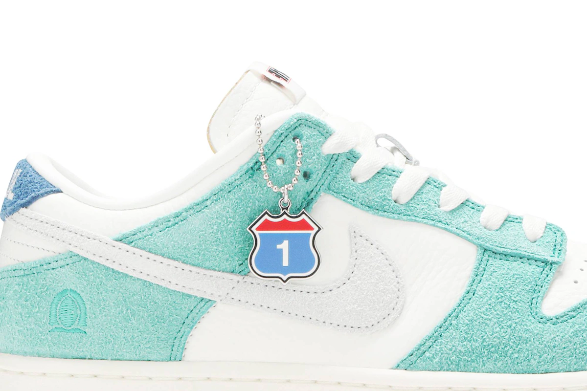 Kasina x Nike Dunk Low 'Road Sign' CZ6501-101