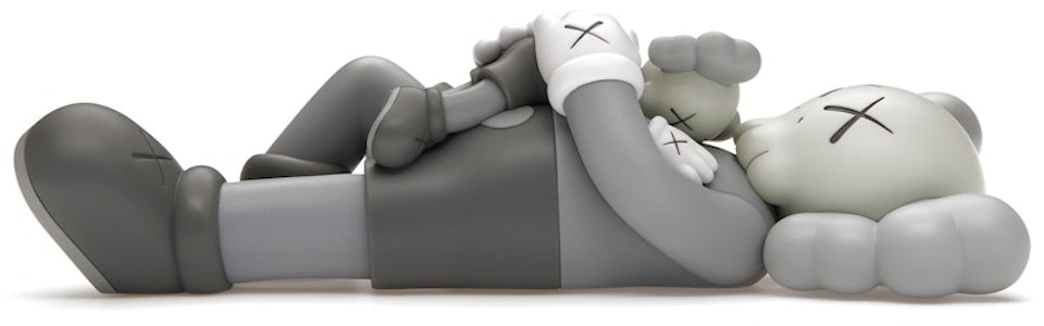 Patung KAWS Holiday Singapore 'Kelabu' Buy Patung KAWS Holiday Singapore 'Kelabu'