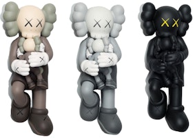 Set Figur KAWS Holiday Singapura 'Coklat Abu-abu Hitam' Lookbook Set Figur KAWS Holiday Singapura 'Coklat Abu-abu Hitam'