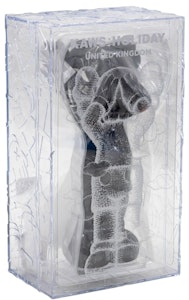 KAWS Holiday UK Patung Vinyl Hitam Order KAWS Holiday UK Patung Vinyl Hitam