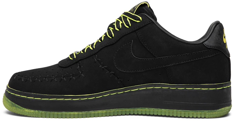 KAWS x Nike Air Force 1 Low Supreme Sneakers 318985-001 Lookbook KAWS x Nike Air Force 1 Low Supreme Sneakers 318985-001