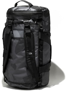 KAWS x The North Face Basecamp 旅行包 '黑色' Lookbook KAWS x The North Face Basecamp 旅行包 '黑色'