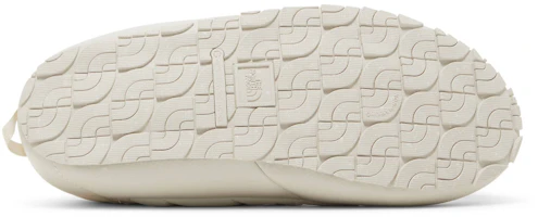 Shop KAWS x TNF サーモボールミュール "ムーンライト" NF0A7W6I-746