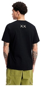 KAWS x 유니클로 UT 반팔 그래픽 티셔츠 블랙 467775 Lookbook KAWS x 유니클로 UT 반팔 그래픽 티셔츠 블랙 467775