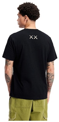 KAWS x Uniqlo UT Short Sleeve Graphic T-shirt Black Lookbook KAWS x Uniqlo UT Short Sleeve Graphic T-shirt Black