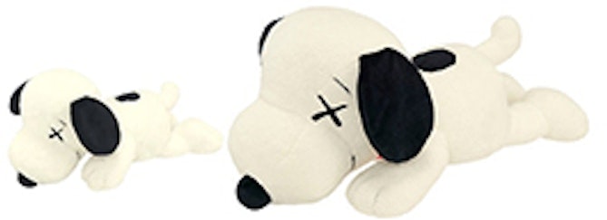 kaws-x-uniqlo-x-peanuts-snoopy-plush-set-small-large-white