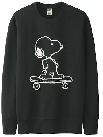 kaws-x-uniqlo-x-peanuts-snoopy-skateboarding-sweatshirt-black
