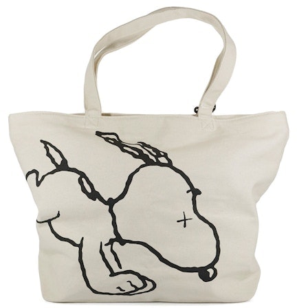 kaws-x-uniqlo-x-peanuts-snoopy-tote-bag-beige