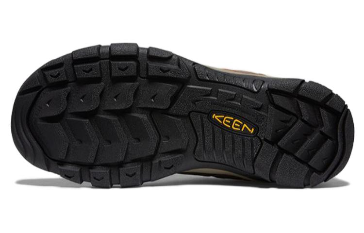 Shop KEEN ニューポート ハイク (アンティークゴールド) 1027326