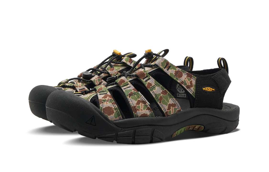 Lookbook KEEN Newport Retro 'Camo Hitam' 1027450