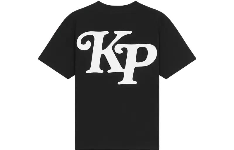 Lookbook 겐조 블랙 크루넥 티셔츠 레터 프린트 디자인. FE55TS1914SY-99J