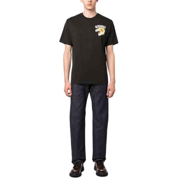 Lookbook Camiseta Negra Kenzo Holgada Cuello Redondo con Bordado de Logo. FE55TS1864SG-99J