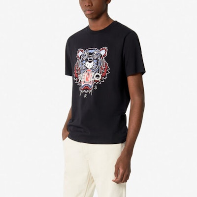 KENZO Kaos Hitam Classic Tiger Head Graphic. FA55TS0504YA-99 Shop KENZO Kaos Hitam Classic Tiger Head Graphic. FA55TS0504YA-99