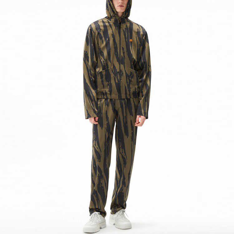 Shop KENZO FW21 刺繡Logo連帽外套 橄欖綠 FB65BL7714CA-52