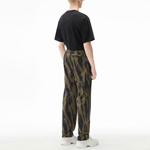 켄조 FW21 루즈핏 크링클 카모플라주 팬츠 그린 FB65PA7154CA-52 Purchase 켄조 FW21 루즈핏 크링클 카모플라주 팬츠 그린 FB65PA7154CA-52