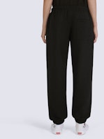 KENZO FW22 Pantalones Jogger Negros de Punto con Cordón y Logo. FC65PA7954ME-99J Sizing KENZO FW22 Pantalones Jogger Negros de Punto con Cordón y Logo. FC65PA7954ME-99J