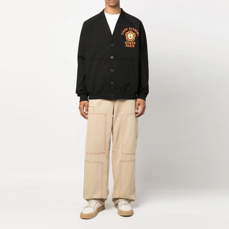 Lookbook KENZO FW23 Hitam Cardigan Rajut V-Neck Pola Logo Kancing Depan. FD65SW0854ME-99J