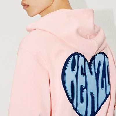 KENZO FW23 Sudadera Unisex Rosa con Corazón y Logo Estampado. FD65SW0804MF-34 Sizing KENZO FW23 Sudadera Unisex Rosa con Corazón y Logo Estampado. FD65SW0804MF-34