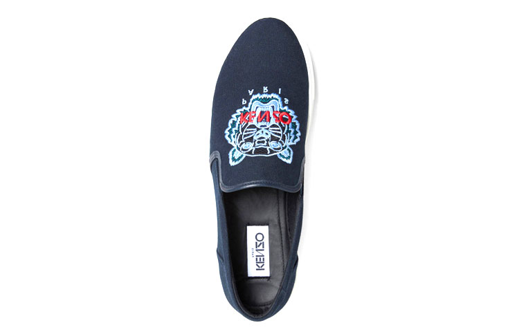 Shop Kenzo K滑板鞋 '海军蓝虎刺绣' F865SN100F7076-39