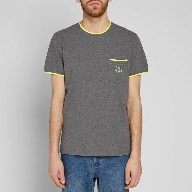 Shop KENZO 小老虎口袋圓領T恤 灰色 F755TS0014BA-97