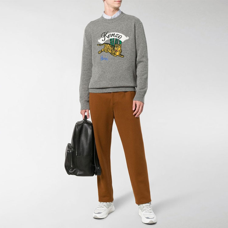 Lookbook KENZO 刺繡虎頭標誌灰色圓領毛衣 F865PU2573XC-95