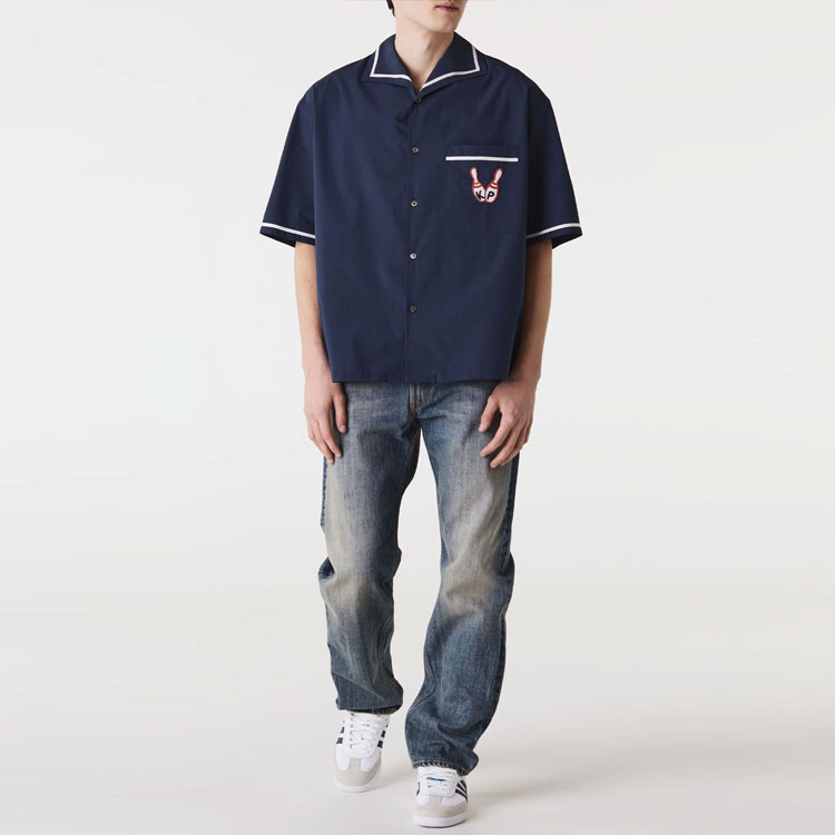 Lookbook KENZO SS23 Baju Biru Cetakan Huruf Lengan Pendek Butang. FD55CH1135DE-77