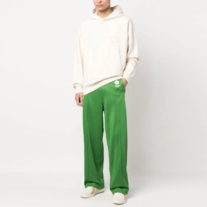 겐조 SS23 그린 로고 프린트 스트레이트 핏 캐주얼 스웨트팬츠. FD55PA7474IE-57 Lookbook 겐조 SS23 그린 로고 프린트 스트레이트 핏 캐주얼 스웨트팬츠. FD55PA7474IE-57