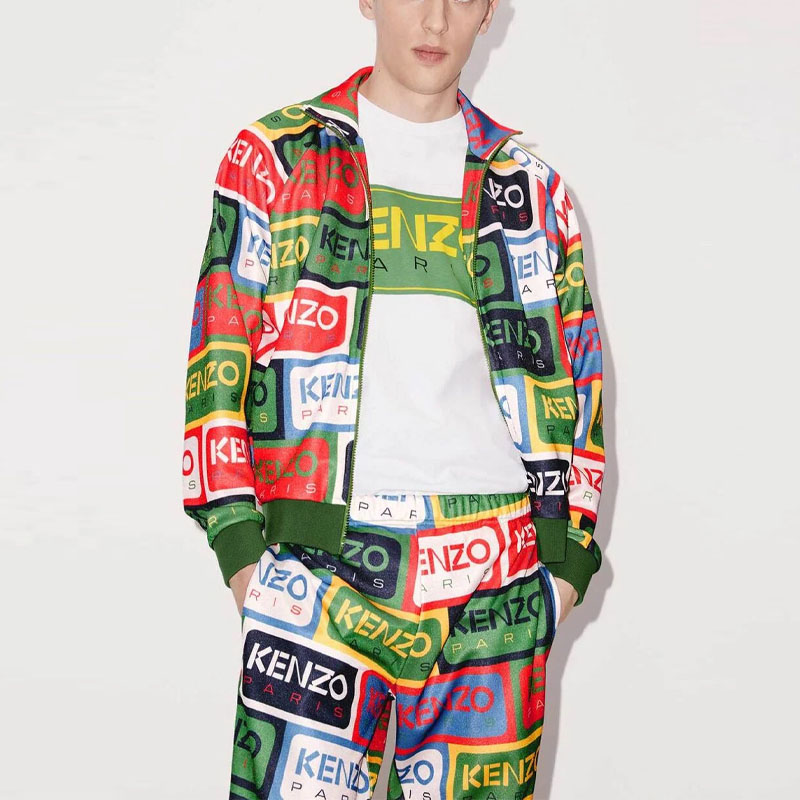 Shop KENZO SS23 綠色全版Logo拉鏈外套 長袖上衣 FD55SW4884IE-MU