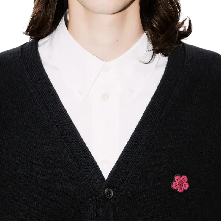 Sizing KENZO SS24 Cardigan Negro con Bordado Floral en Cuello en V. FE65CA4853LC-99J