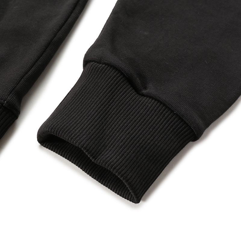 Purchase KENZO SS24 黑色字母標誌印花連帽衫。 FD65SW0874MF-99J