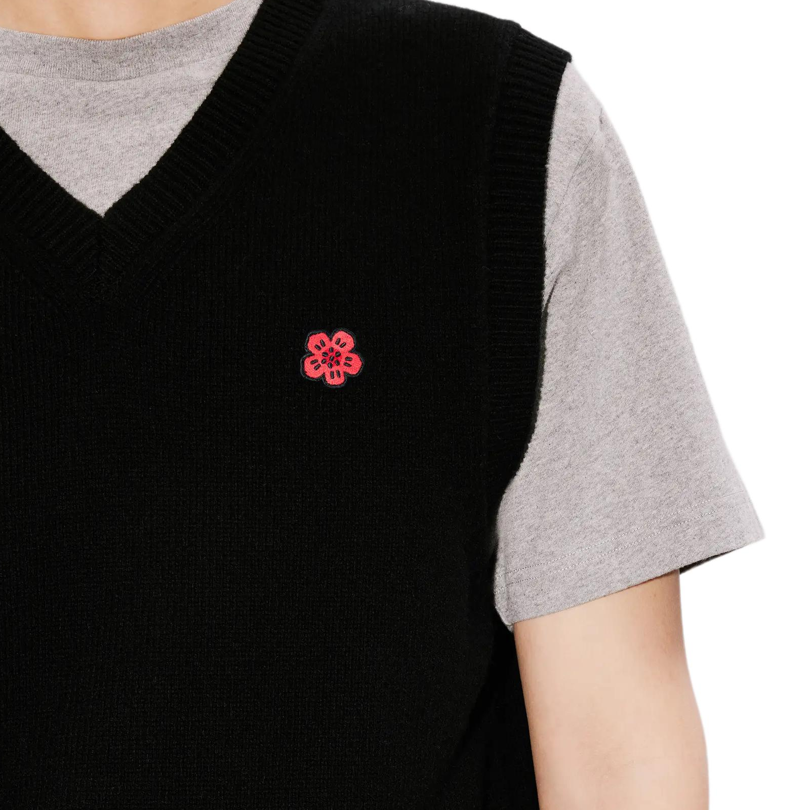 Sizing KENZO SS24  Black Sleeveless V-Neck Floral Embroidered Vest. FE65PU4863LC-99J