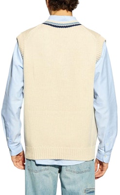 KENZO SS24 浅米色V领徽标贴饰休闲马甲。 FE65PU4753CH-02 Purchase KENZO SS24 浅米色V领徽标贴饰休闲马甲。 FE65PU4753CH-02