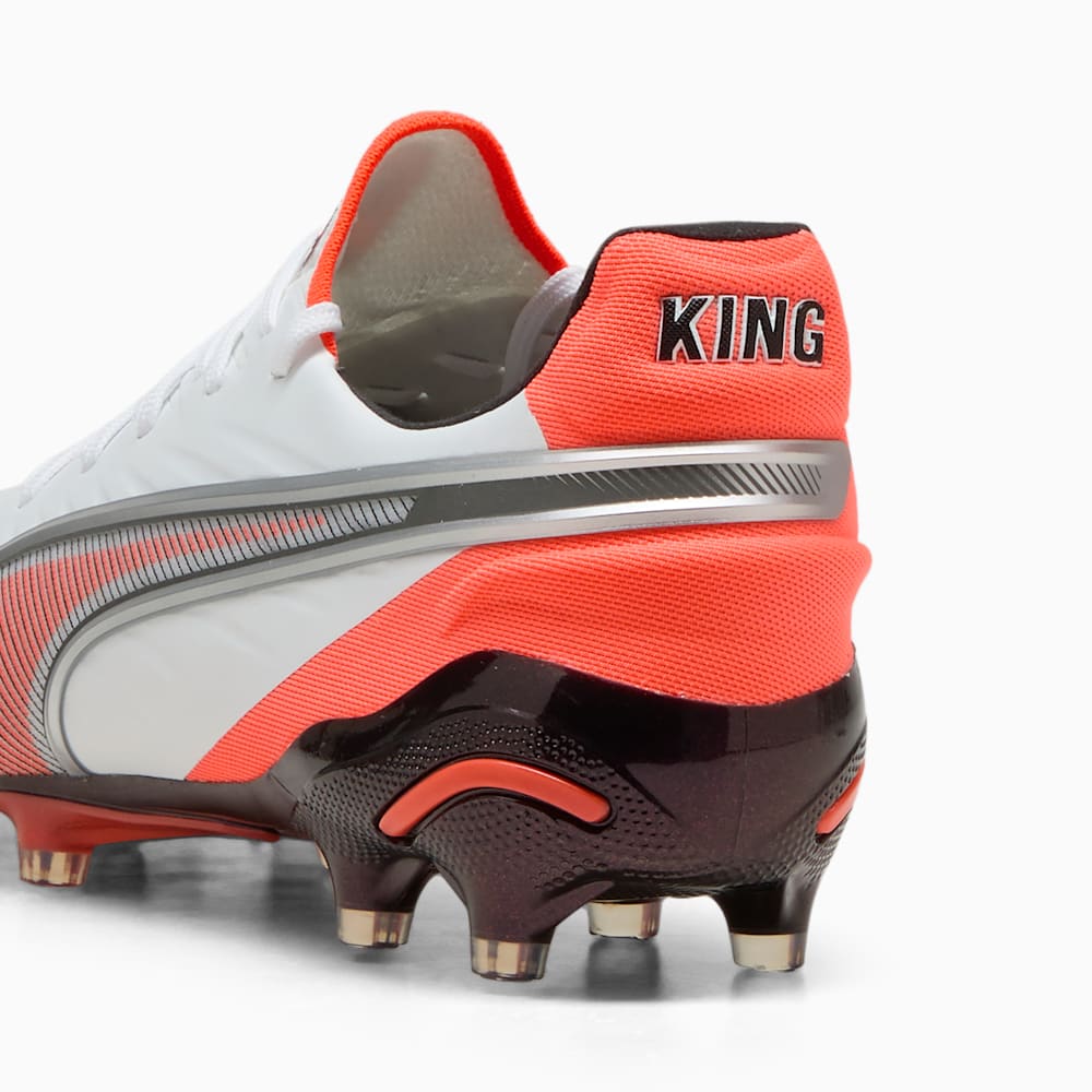 Lookbook PUMA King Ultimate FG/AG 足球鞋 白色/银色/炫红/黑色 108821-01