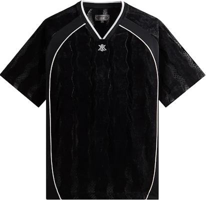 KITH Chase Baju-T Lengan Pendek Leher V Hitam. KHM033354-001 Buy KITH Chase Baju-T Lengan Pendek Leher V Hitam. KHM033354-001
