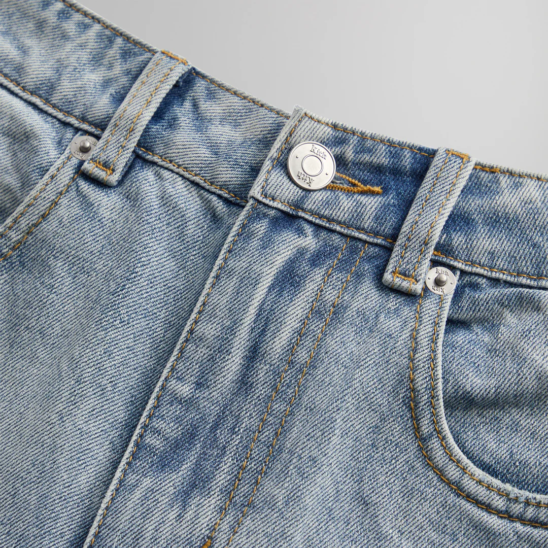 Shop KITH FW24 復古修身直筒牛仔褲 淺靛藍 丹寧時尚版型 KHM060294-415