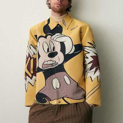 Jaket KITH x Disney FW23 Mickey Print Kerah Unisex Kuning. KHM010506-701 Shop Jaket KITH x Disney FW23 Mickey Print Kerah Unisex Kuning. KHM010506-701