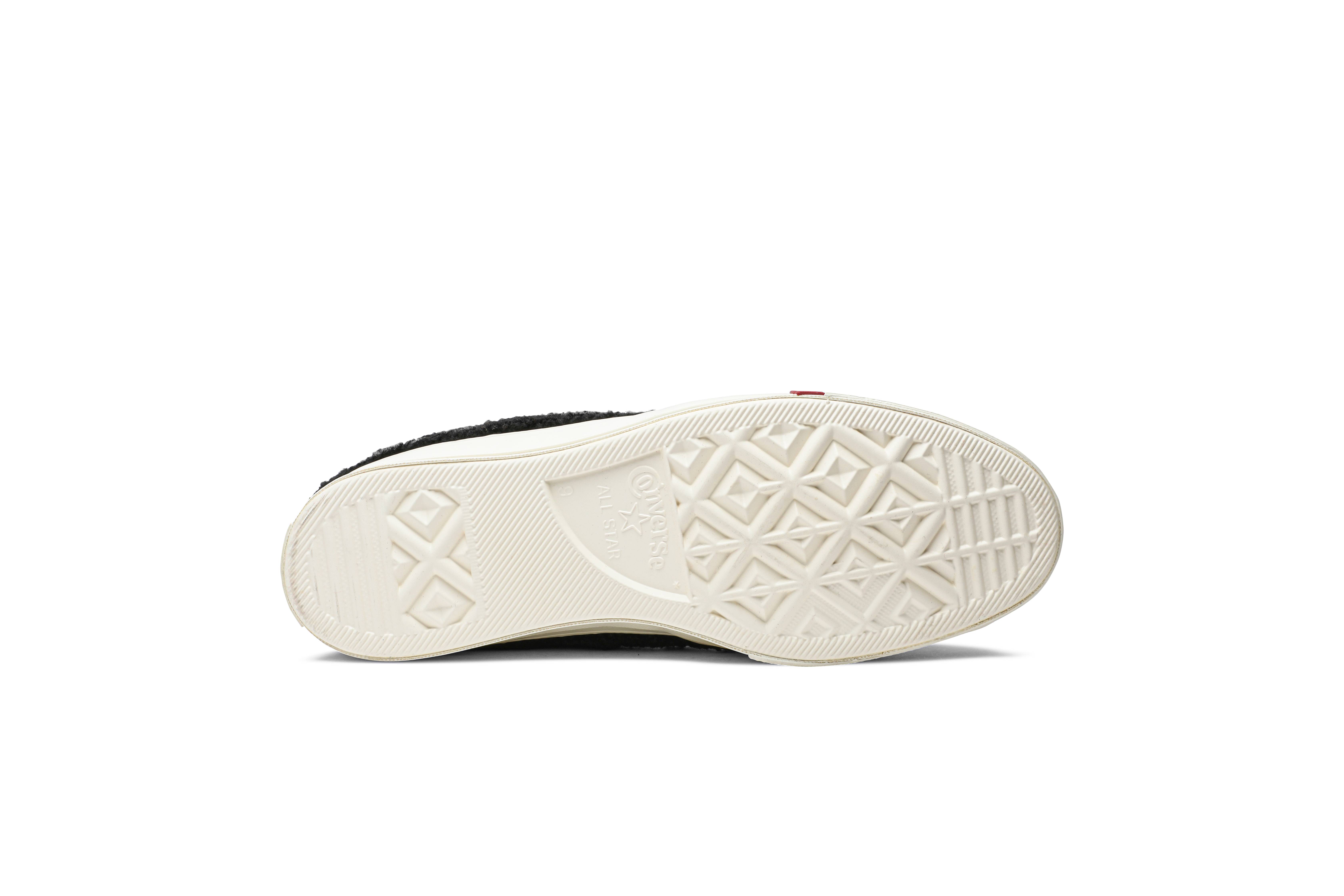 Shop KITH x 迪士尼 x Converse Chuck 70 '绒毛米奇' 167509C