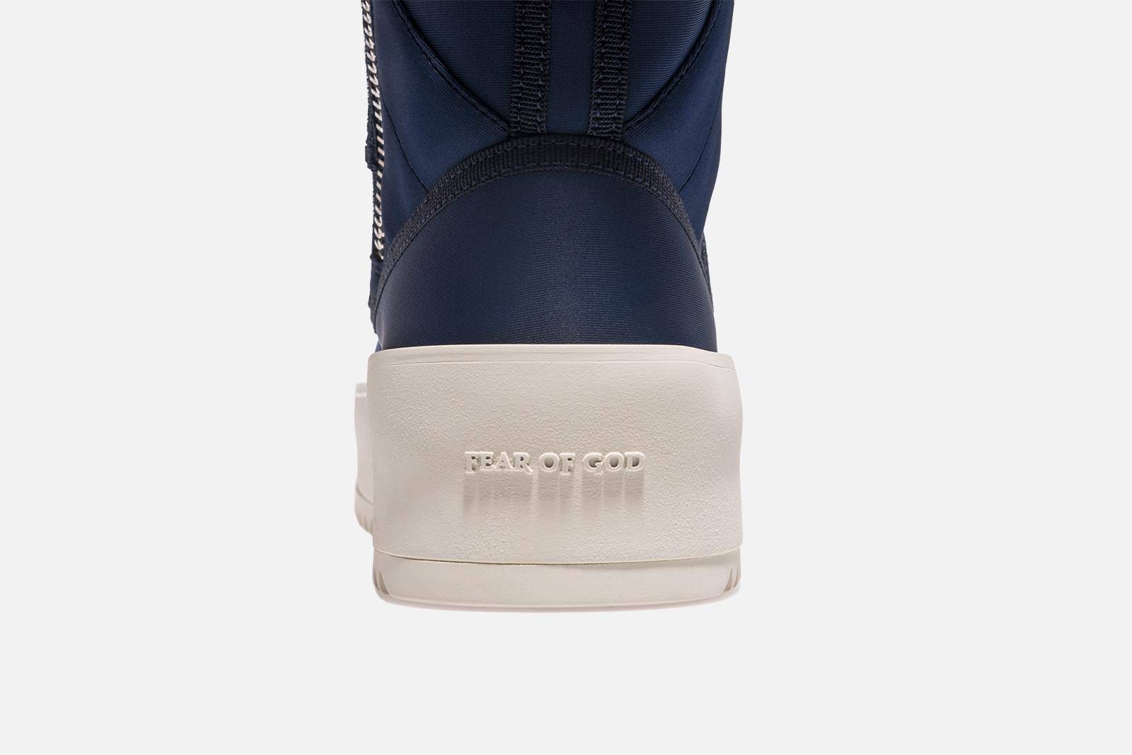 Sizing KITH x Fear of God 军事运动鞋 '纽约蓝' FGKT-MSNY-NYBL16