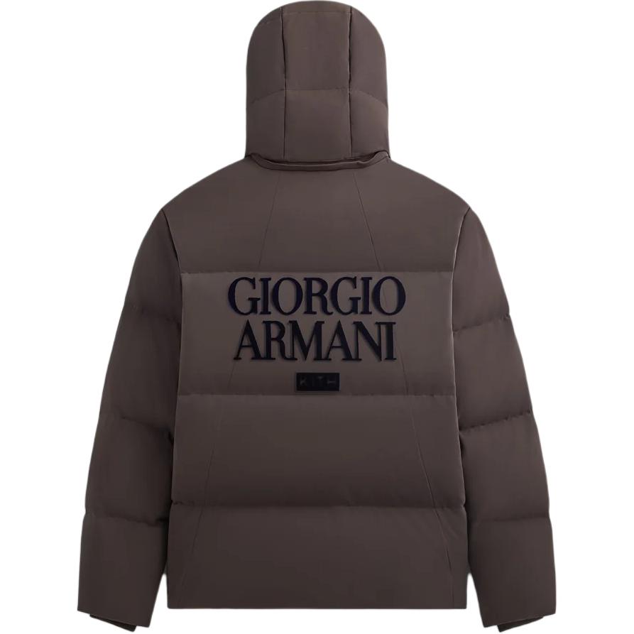 Lookbook KITH x Giorgio Armani FW24 藝術聯名棕色Logo連帽外套。 GM000847E13301E